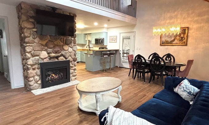 Honey Creek House | 5 acres with fireplace. 1 minute to Alpine Valley Ski Hill