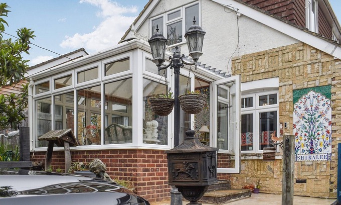 Farley Cottage | 5 bedroom accommodation in Winterslow, near Salisbury