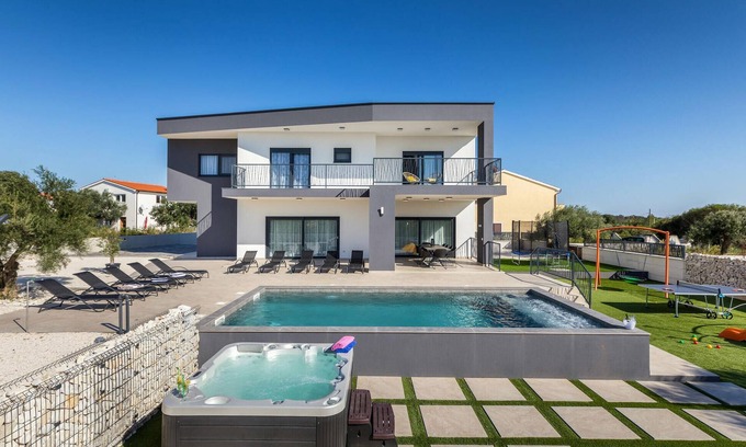 Galizana House | 5 bedroom amazing home in Galizana