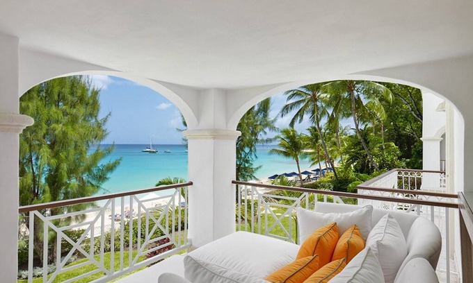 Old Trees Bay Apartment | 5 bedroom beachfront holiday condominium
