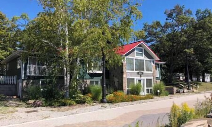 Honey Harbour House | 5 Bedroom Cottage on Georgian Bay - The Grisé
