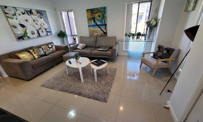 Kellyville Ridge House | 5 bedroom cozy house+3 bathrooms