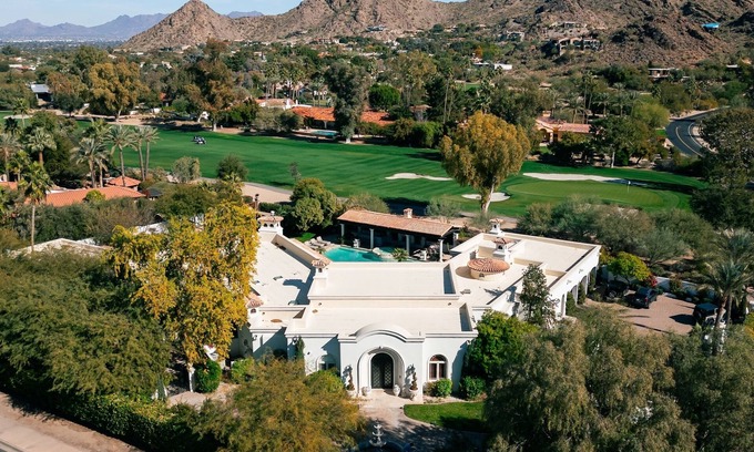 Paradise Del Este House | 5-bedroom estate in Pristine Paradise Valley