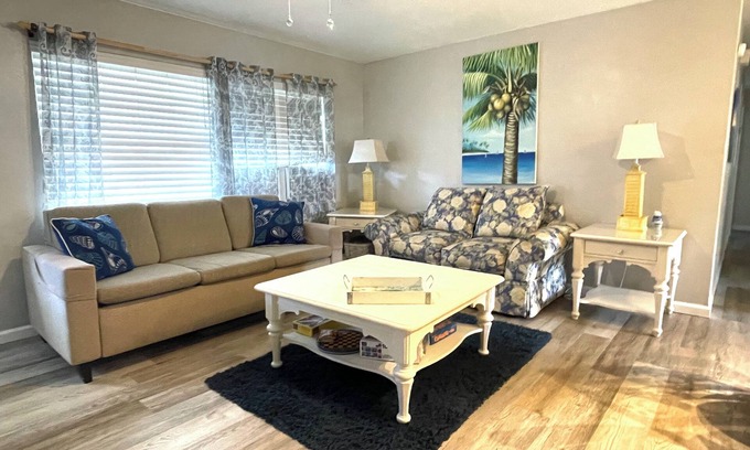 Walsingham House | 5 bedroom, spacious home, just minutes to Beach!