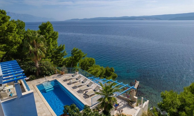 Stanici Villa | 5 bedrooms, 5 bathrooms, 29sqm private and heated pool, opened sea views, Table tennis, Treadmill, Orbitrek, PS5, walking distance to beach-shop-restaurant