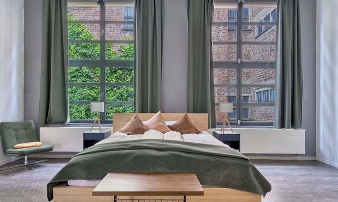 Brussels House | 5/Comenstay.be/Luxury 200m2 Romantic LOFT w/Jacuzzi+Sauna+GameRoom+Terrace