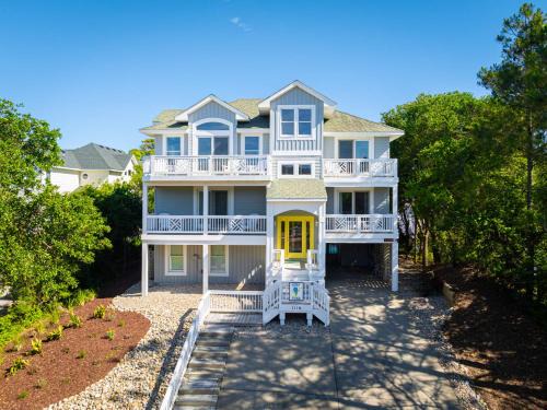 Corolla Light House | 5 Min to Beach Pool Hot Tub Resort Amenities
