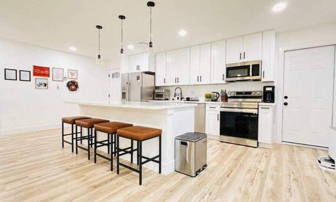 Las Vegas House | 5 mins Summerlin; 8 miles Strip & LAS airport