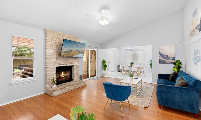 Milwood House | 5 mins to Apple, The Domain & Q2 - Games Room - Ping Pong - Large Backyard