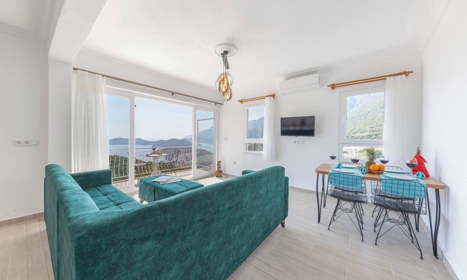 Liman Mahallesi House | 5 Minutes for Beach With Car. Gorgeous sea View. Inside the Nature