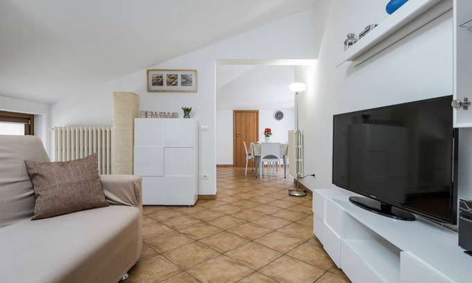 Cavaion Veronese Apartment | 5 minutes from Lake Garda, Dimora "Charme of Butterfly