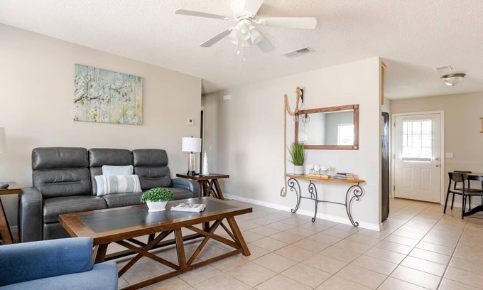 Ono Island House | 5 minutes to beaches! Quiet and clean home, pet friendly, with huge back yard!