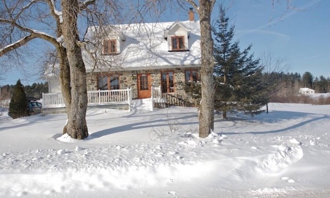 Sutton House | 5 minutes to Sutton! Family-sized house with a stunning view of Mont Sutton