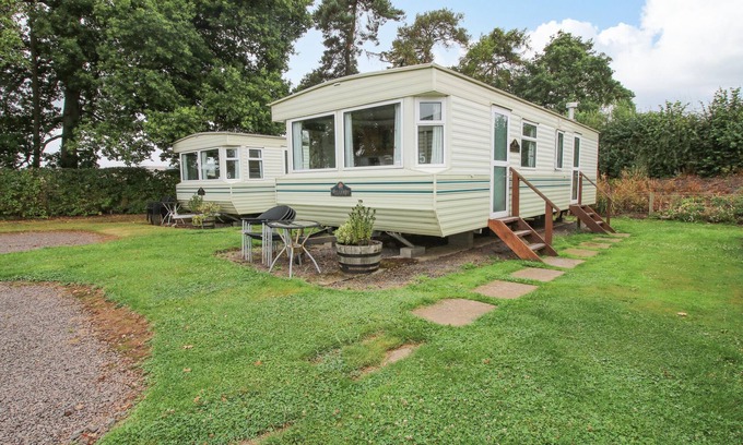 Much Wenlock Cottage | 5 OLD ORCHARD, pet friendly, with a garden in Much Wenlock