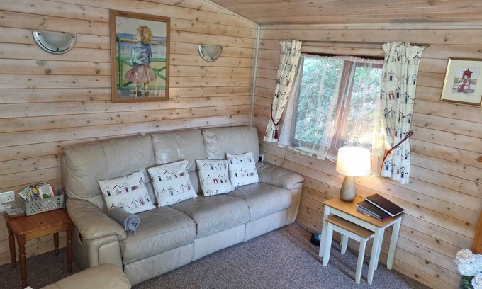 New Forest District Cabin | 5* Shorefield Park - Fantastic 3 Bed Lodge (Sleeps 6) - Private WIFI
