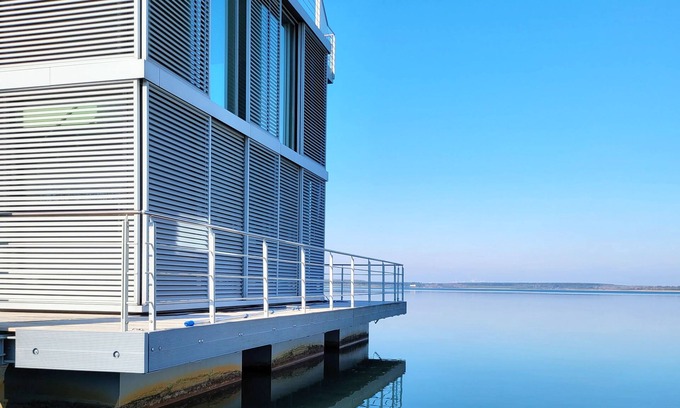 Geierswalde House | 5-star floating vacation home on Lake Geierswald