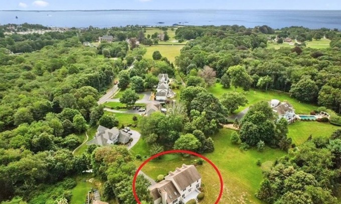 Waterford House | 5-star Luxurious 4 Bedroom Home by the Beach and Minutes from Mystic