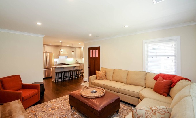 Plaza Midwood House | 5-Star *Sparkling Clean* Modern Luxury Near Uptown