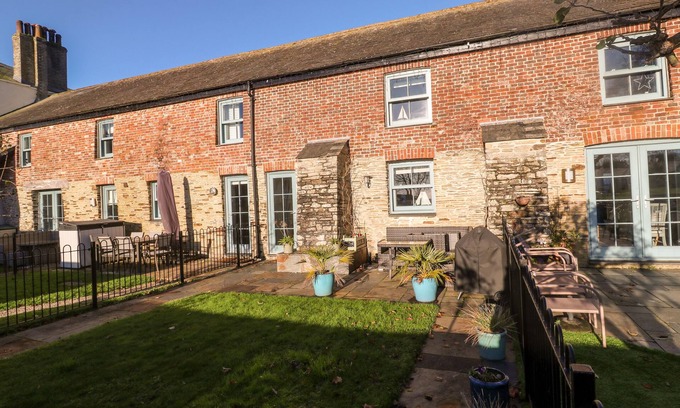 Charlestown Cottage | 5 THE OLD SMOKEHOUSE, pet friendly, with a garden in Charlestown