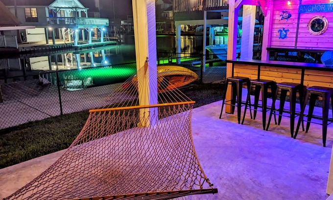 Jamaica Beach House | 5★ Waterfront home! Free bikes & kayaks! Pickleball! Fire pit! Great fishing!