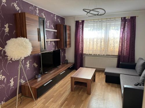 Neumuenster Villa | 5 Zimmer Haus mit Whirlpool, Grillhütte und privatem Garten, Perfekt für Gruppen oder Familien