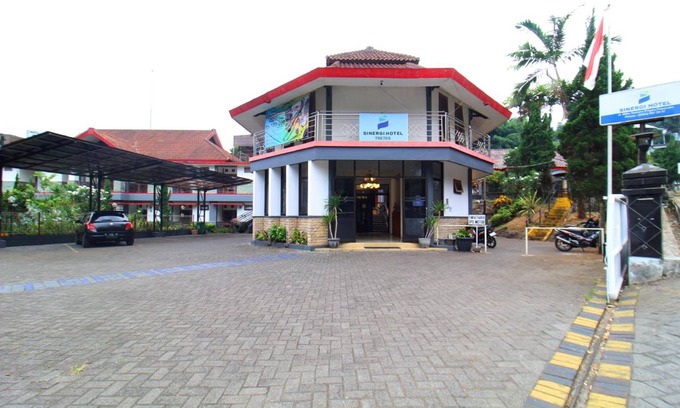Tretes Hotel | 50 m² Hotel ∙ 12 guests