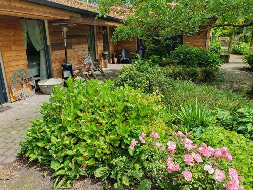 Lommel Cabin | 50 m² Lodge ∙ 4 guests