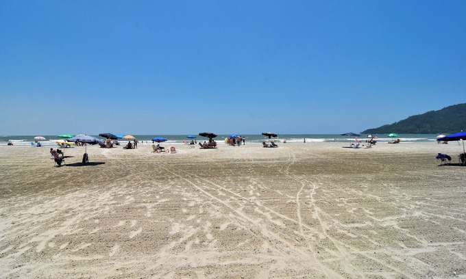 Barra Sul Apartment | 50 mts da Praia na Rua 3500, Garagem e Wi-fi P2101