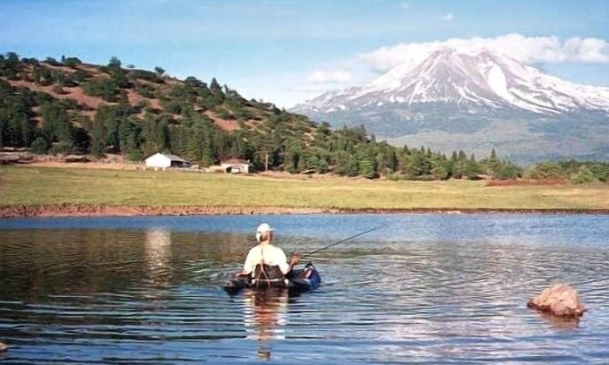 Weed House | 500 Acre Ranch on the Foot of Mount Shasta.