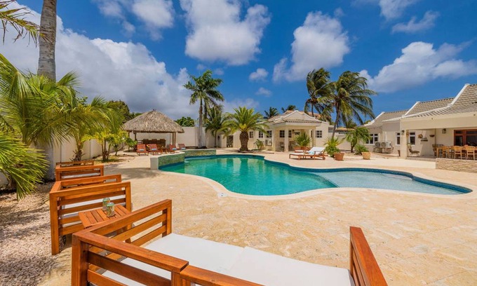 San Nicholas Noord Villa | 500 m² Villa ∙ 4 bedrooms ∙ 8 guests