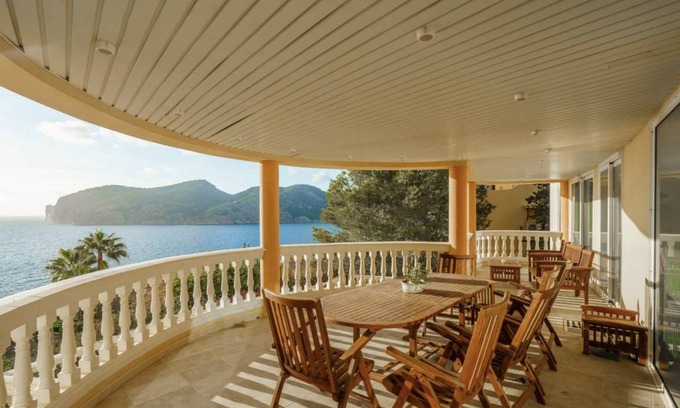 Camp de Mar Villa | 500 m² Villa ∙ 3 bedrooms ∙ 10 guests