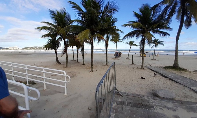 Enseada Apartment | 500m da Praia, BIWA Edifício com Piscina, 1garagem, WI-FI, Portaria 24hs, churrasqueira, playground, jardim, Centro do Guarujá, SP