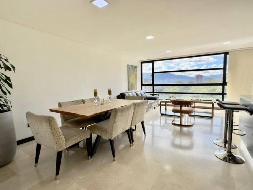 El Castillo Apartment | 502 El Poblado: Beautiful & ample space for families