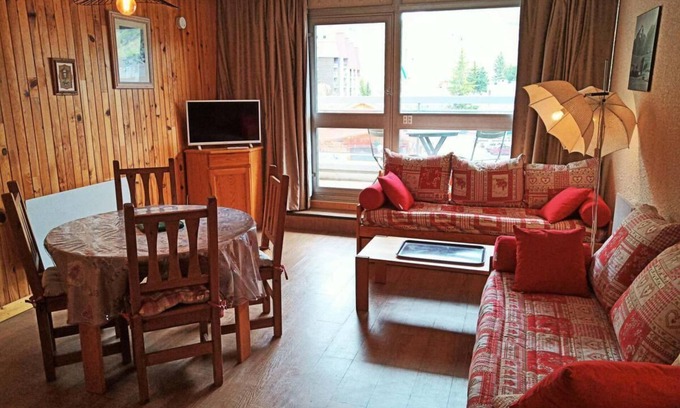 Les Deux Alpes Apartment | 50m from resort center, 1st floor, view ski slopes, balcony, tv, ski locker, 32m², Les 2 Alpes