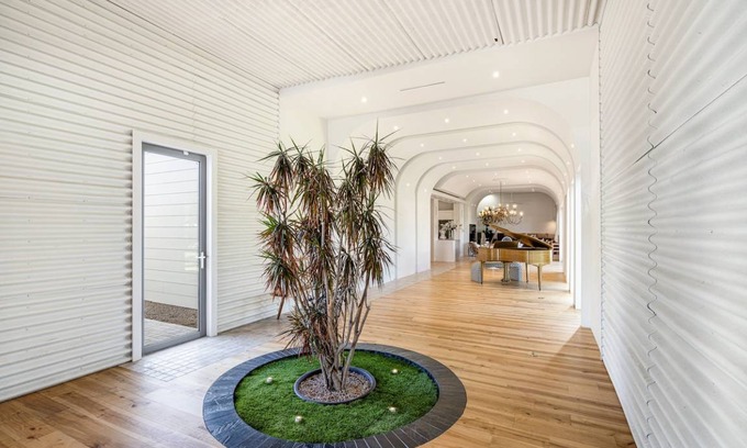 Paradise Valley Village House | 520 m² House ∙ 6 bedrooms ∙ 22 guests