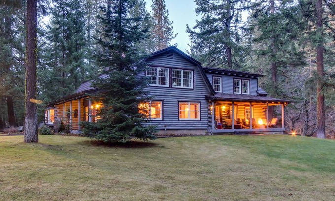 Trout Lake House | 520 m² House ∙ 4 bedrooms ∙ 10 guests