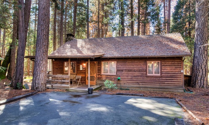 North Wawona Cabin | (53) Creekside Cabin at The Redwoods In Yosemite
