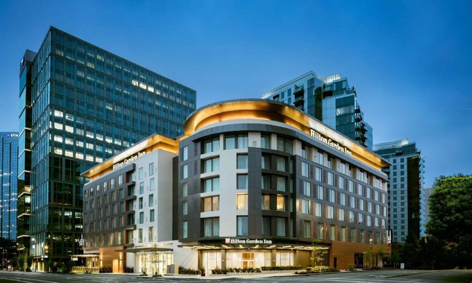 Northwest Bellevue Hotel | 55 m² Hotel ∙ 127 guests