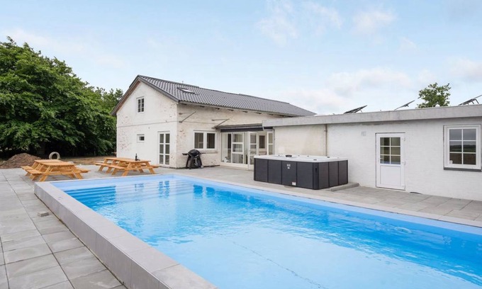 Hojer House | 550 m² House ∙ 1 bedroom ∙ 26 guests
