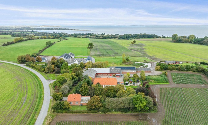 Skovbyballe House | 580 m2 countryside idyll with activity room