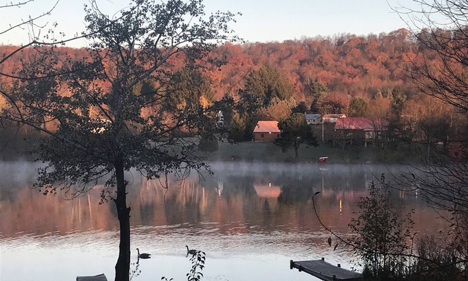 White Haven House | 5BR/2.5BA Lakefront w/hot tub, pool table, fire pit