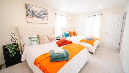 Falls Church House | 5BR & 4BA Lovely House with Beautiful Backyard in VA