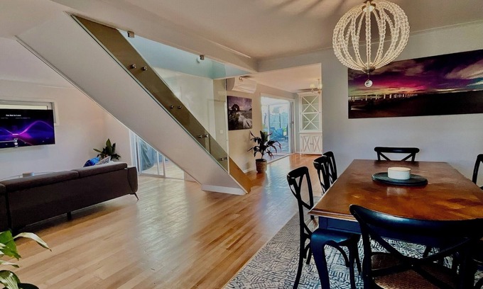Edithvale House | 5BR Beachfront 🏠 30m to Beach, Reno 2024, Amazing 180° Ocean Views , 🐶Friendly