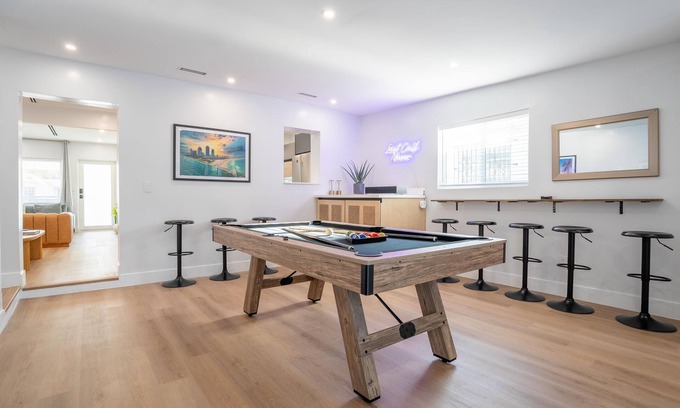 Liberty City House | 5BR HotTub/PoolTable/MiniGolf/7 min to Wynwood