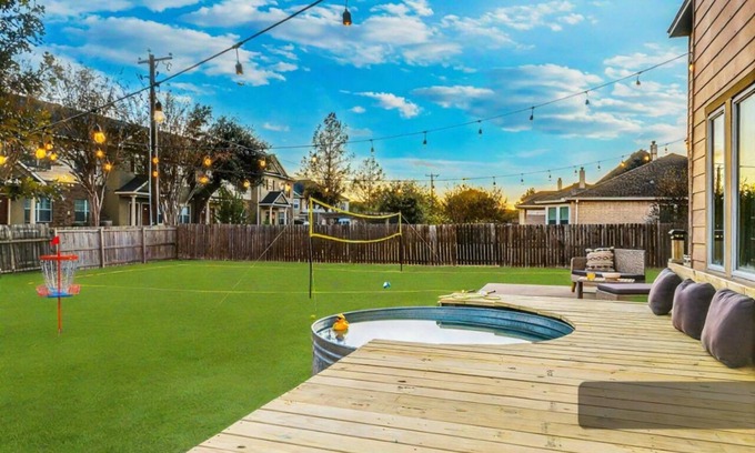 Round Rock House | 5BR Retreat: Arcade, Cowboy Pool & Volleyball Oasis in Huge Backyard