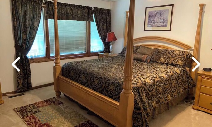 Walker Cabin | 6-bdrm, 4bath, luxury cabin on the lake w/WiFi, AC, all resort amenities incl.
