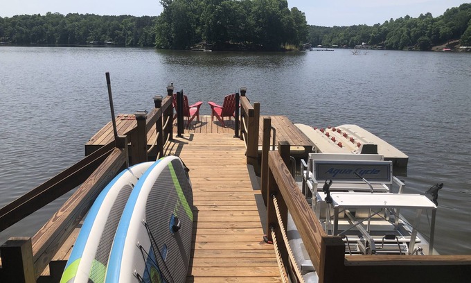 Wedowee House | 6 bed Pontoon Boat and jet ski rental, hot tub, pool table, trampoline & more