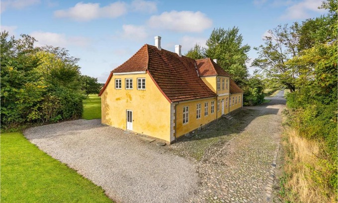Ringe House | 6 Bedroom Gorgeous Home In Kværndrup