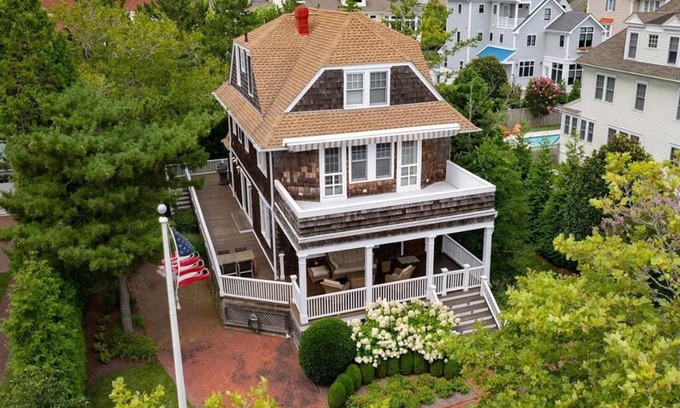Admiral Estates House | 6 Bedroom Home 1 Block to the Beach! 1611 New Jersey Ave