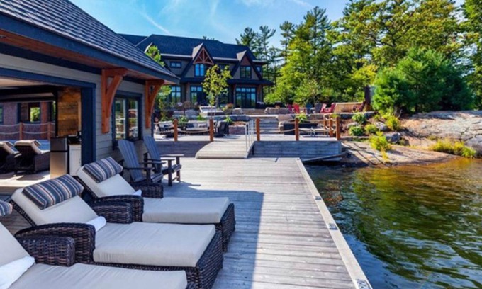 Pointe au Baril House | 6-Bedroom Luxury Estate with Resort Amenities and 5⭐️Fishing on Georgian Bay